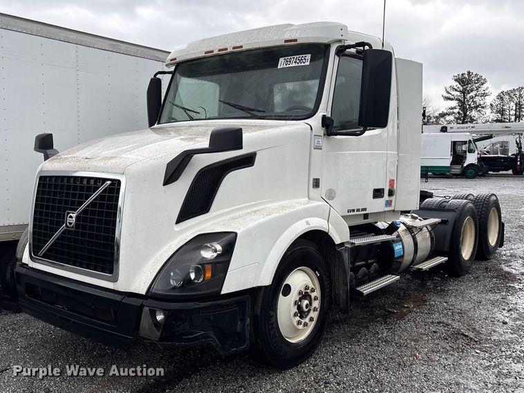 2017 VOLVO VNL
