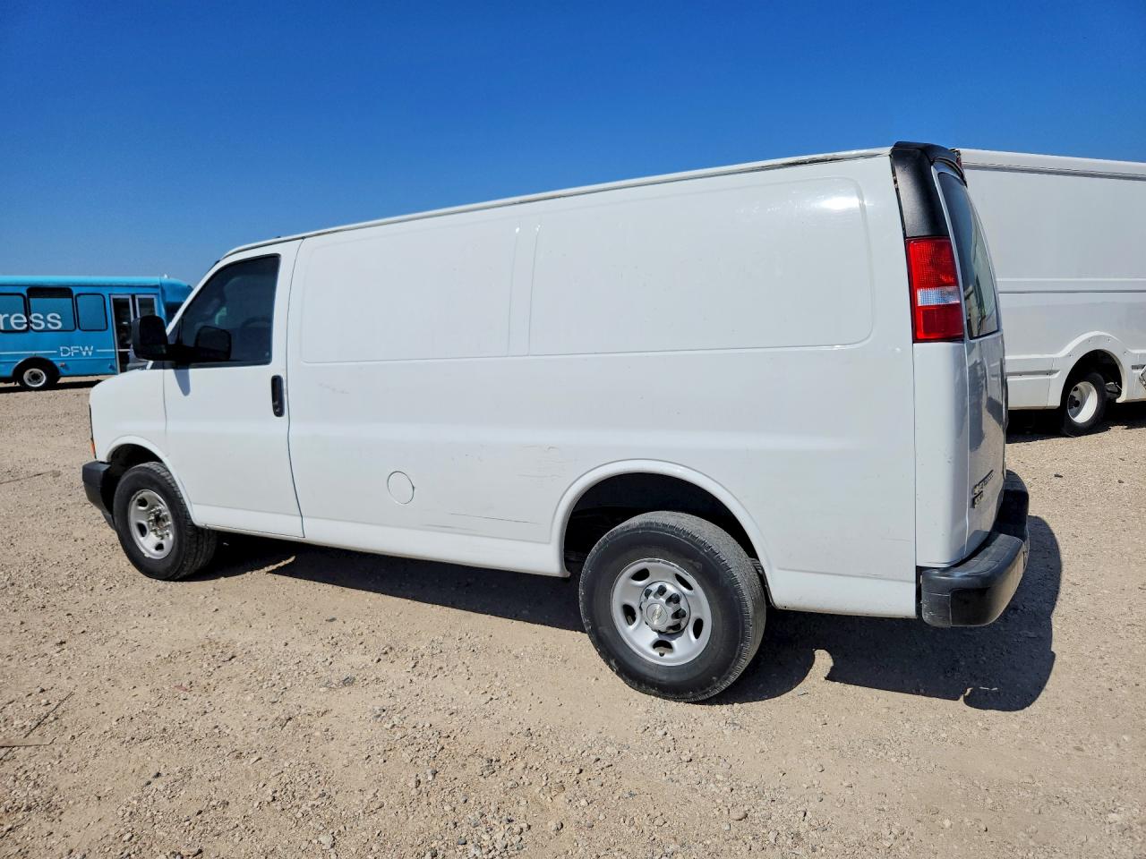 2017 CHEVROLET EXPRESS G3500 — снимка 2
