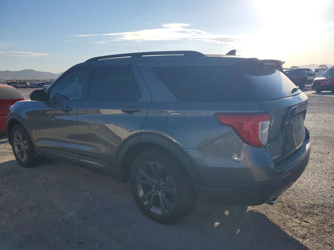 2023 FORD EXPLORER XLT — снимка 2