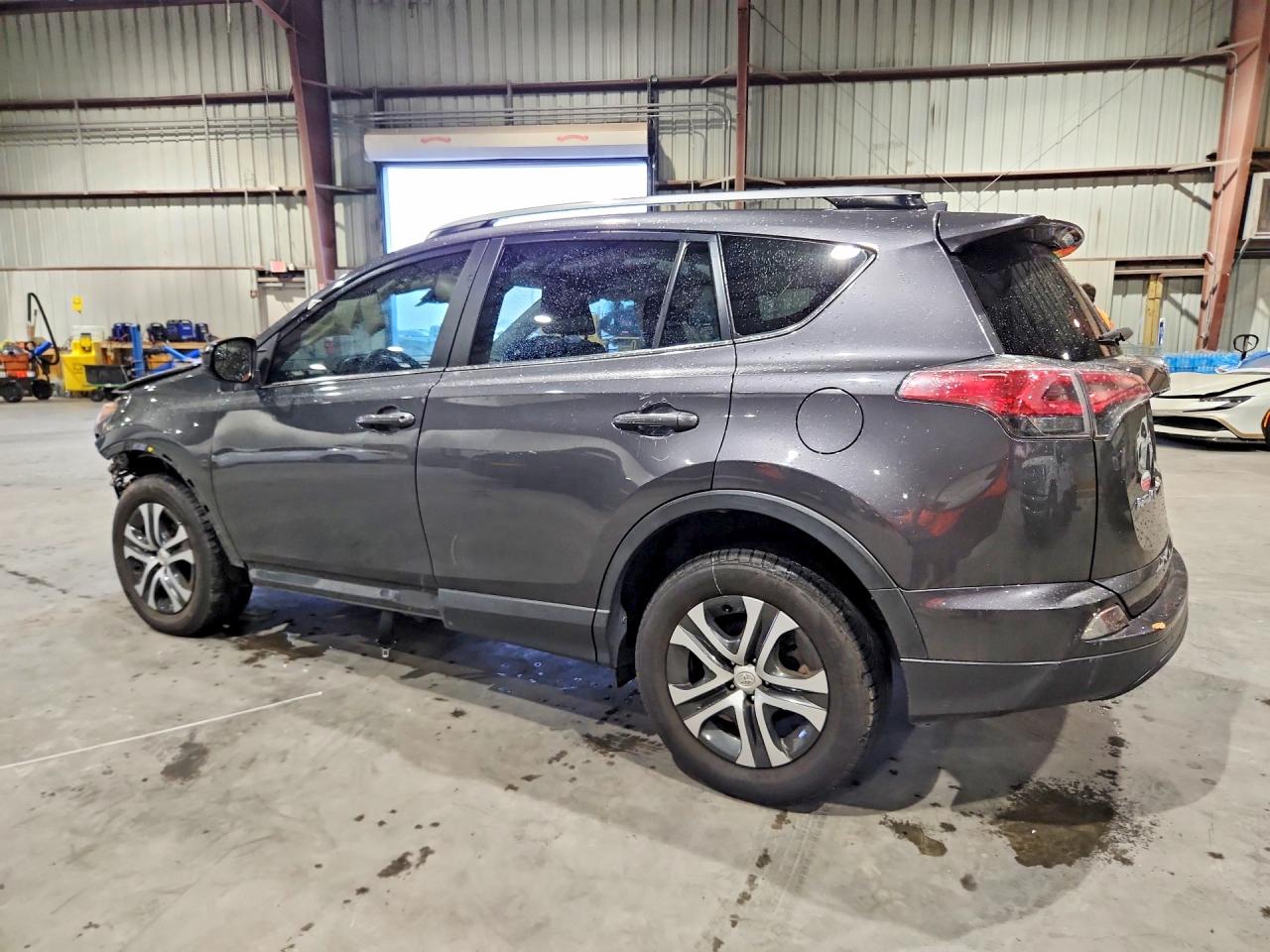 2017 TOYOTA RAV4 LE — снимка 2