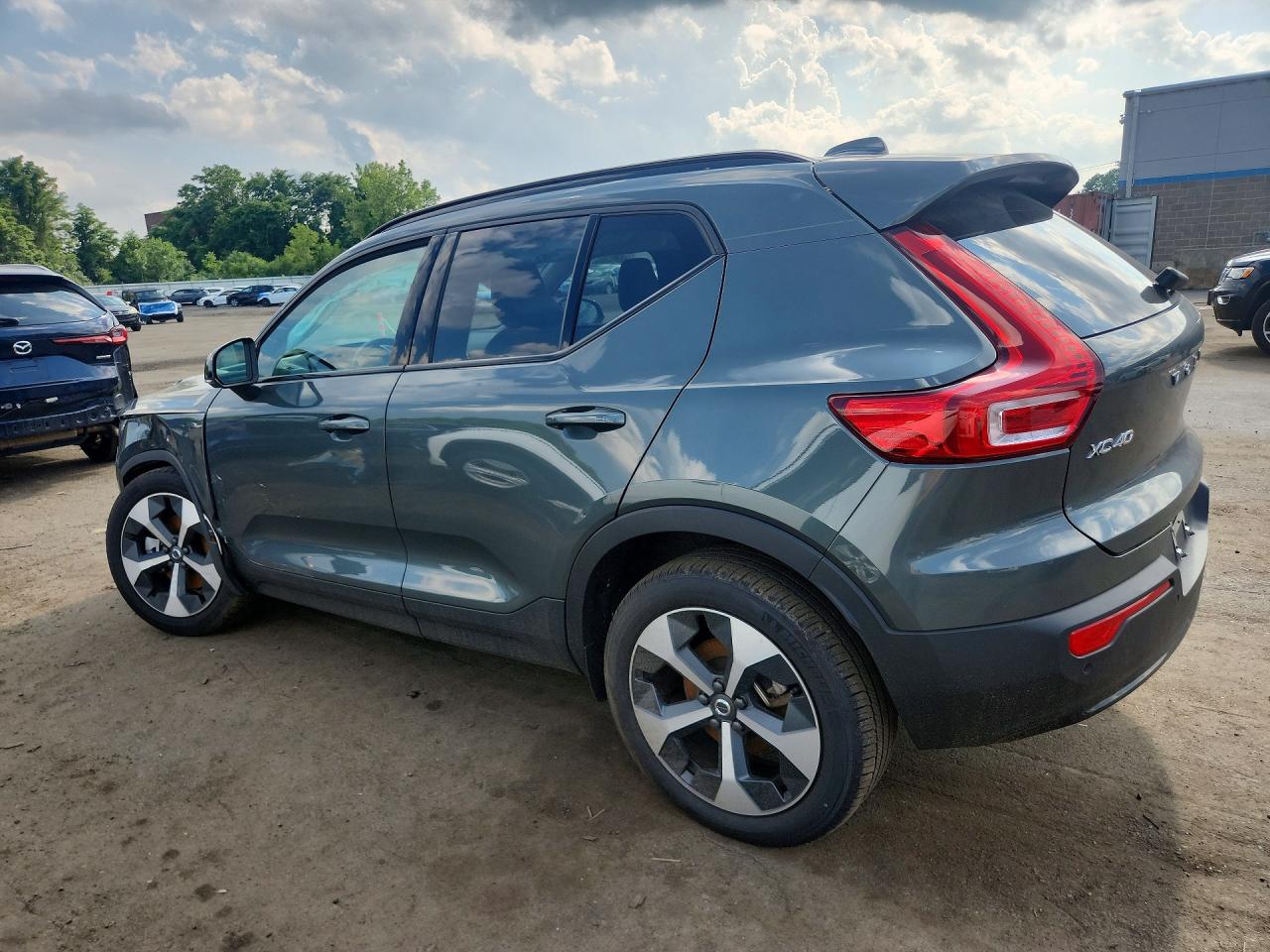 2026 VOLVO XC40 CORE — снимка 2
