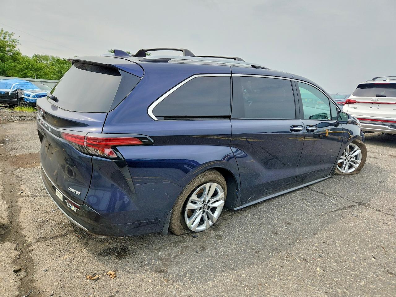 2026 TOYOTA SIENNA LIMITED 7-PASSENGER — снимка 3
