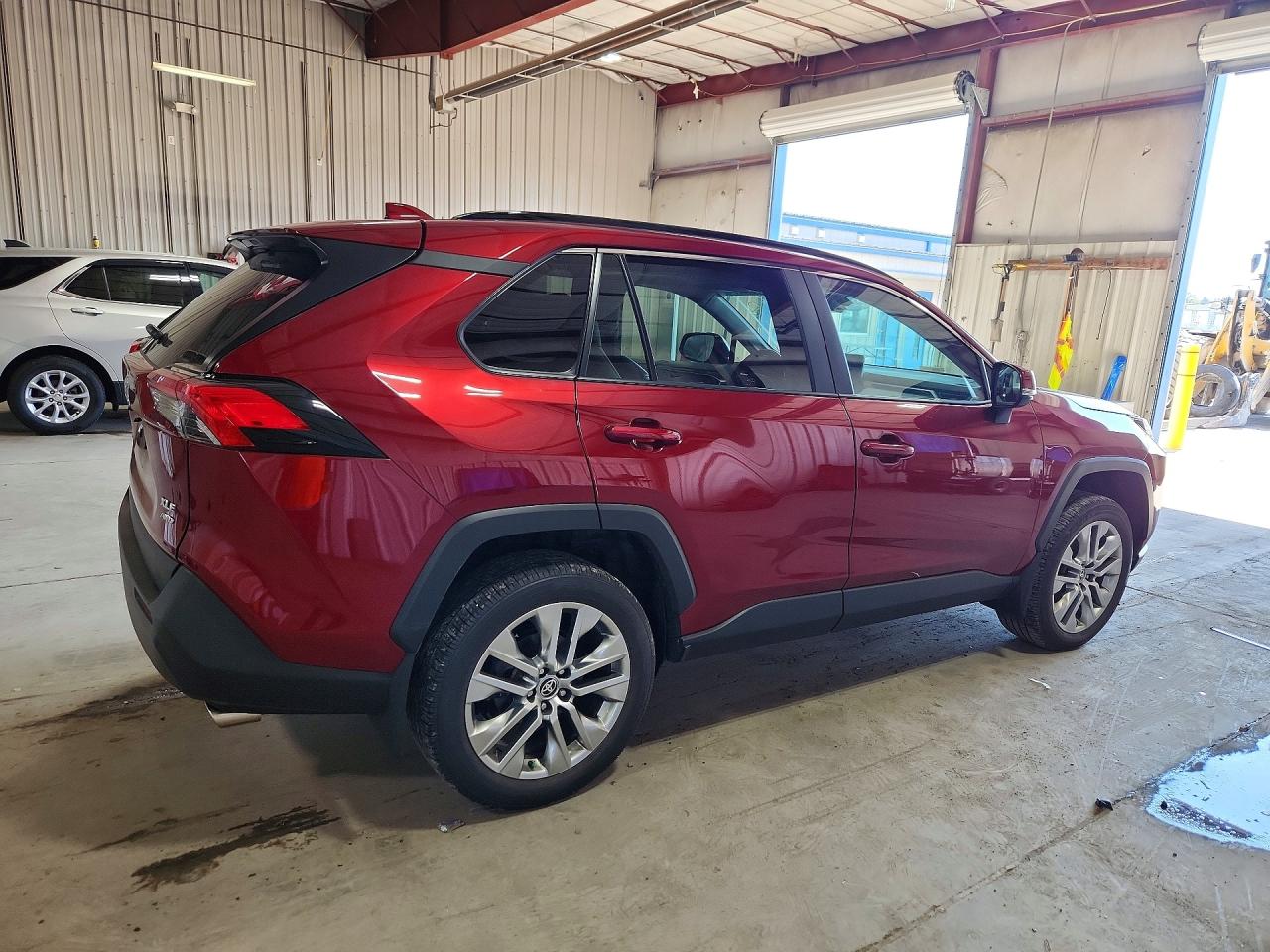 2023 TOYOTA RAV4 XLE PREMIUM — снимка 3
