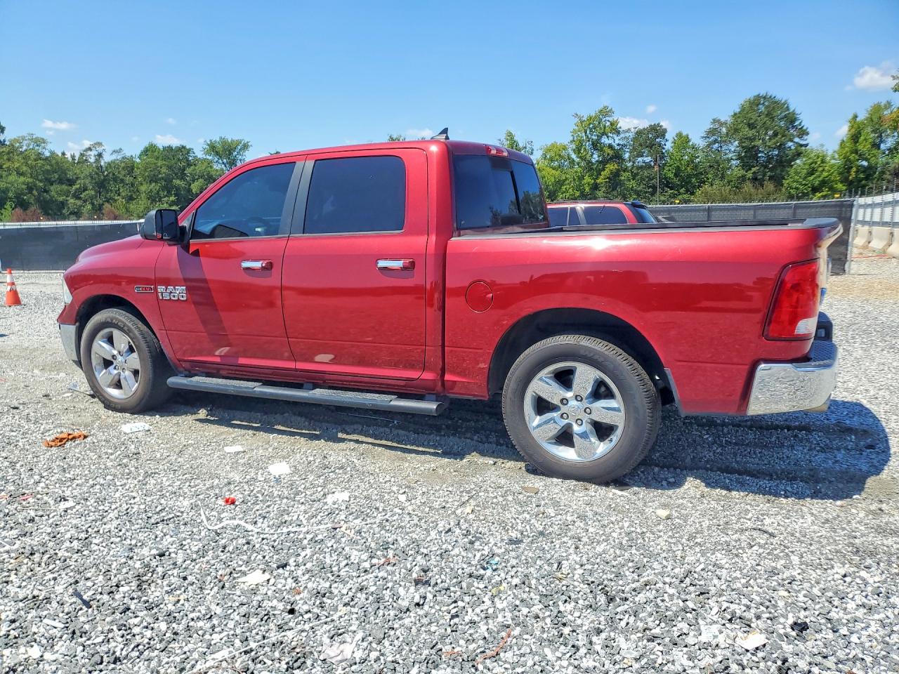 2015 RAM 1500 SLT — снимка 2