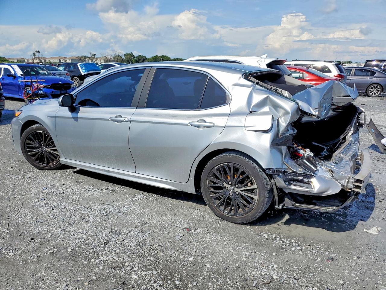 2018 TOYOTA CAMRY SE — снимка 2