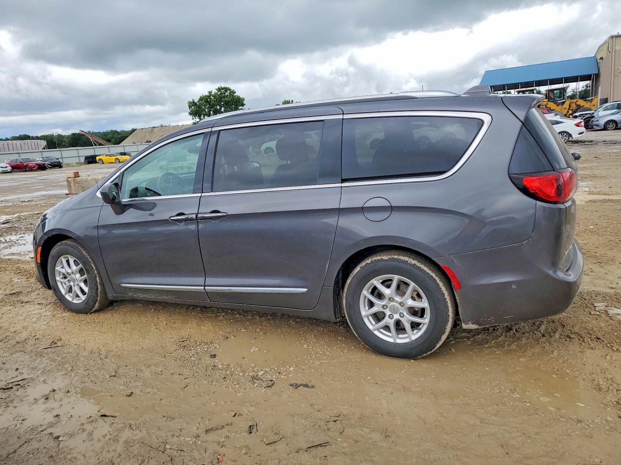 2020 CHRYSLER PACIFICA TOURING L — снимка 2