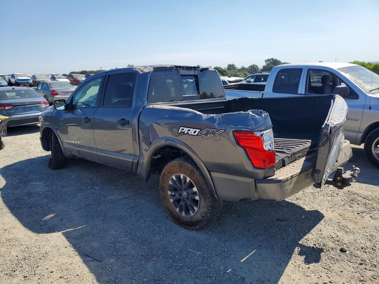 2019 NISSAN TITAN PRO-4X — снимка 2