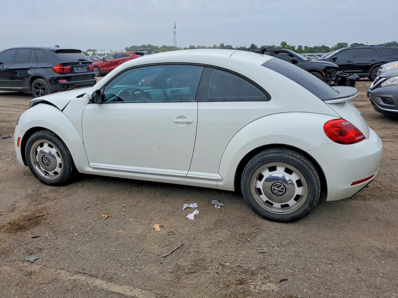 2016 VOLKSWAGEN BEETLE SE — снимка 2