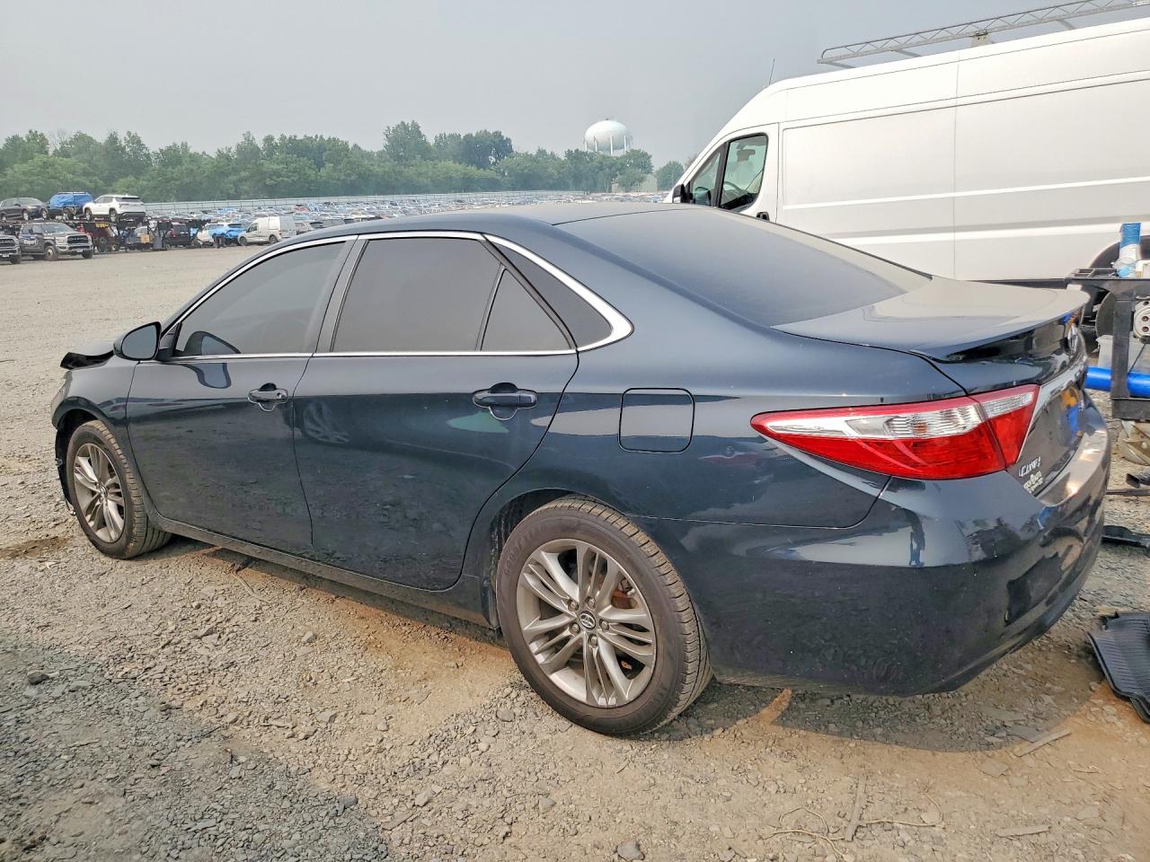 2017 TOYOTA CAMRY SE — снимка 2