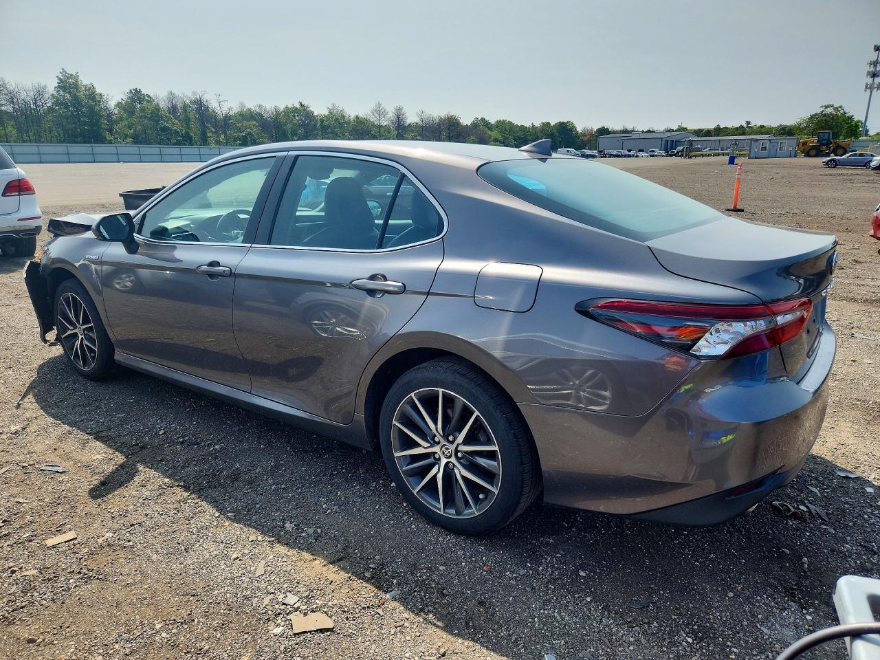 2021 TOYOTA CAMRY XLE — снимка 2
