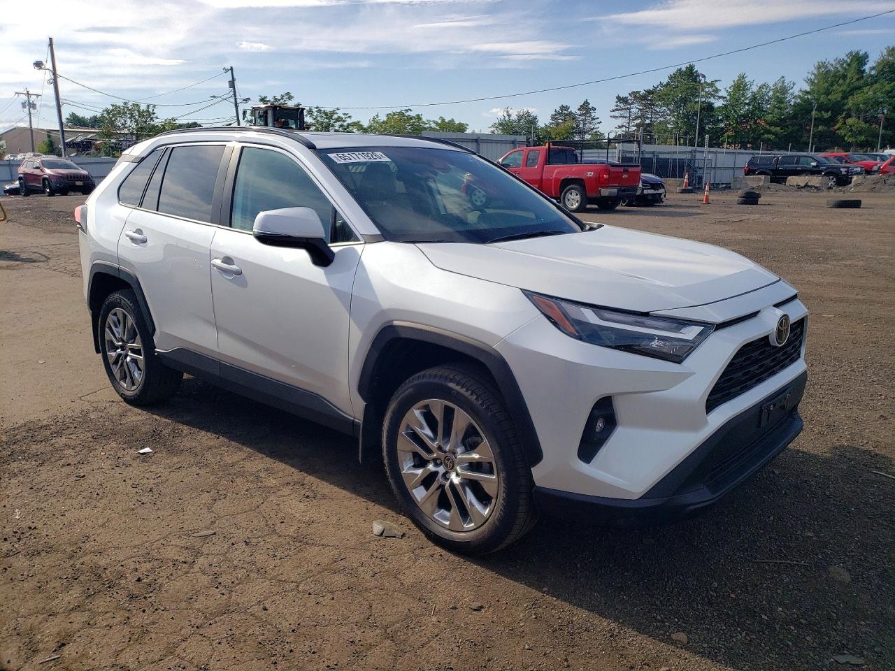 2023 TOYOTA RAV4 XLE PREMIUM — снимка 4