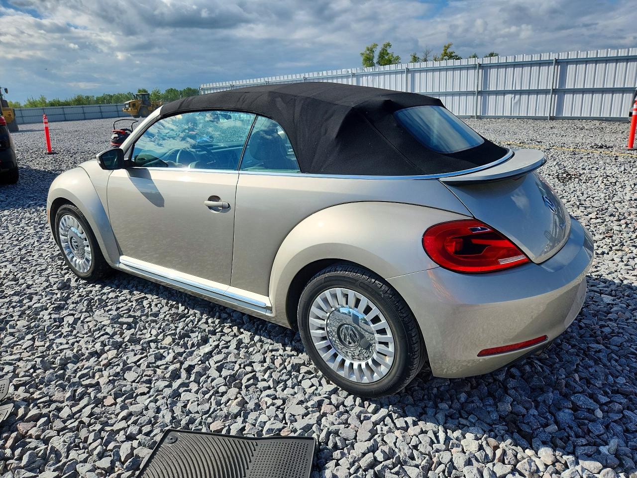 2016 VOLKSWAGEN BEETLE S/SE — снимка 2