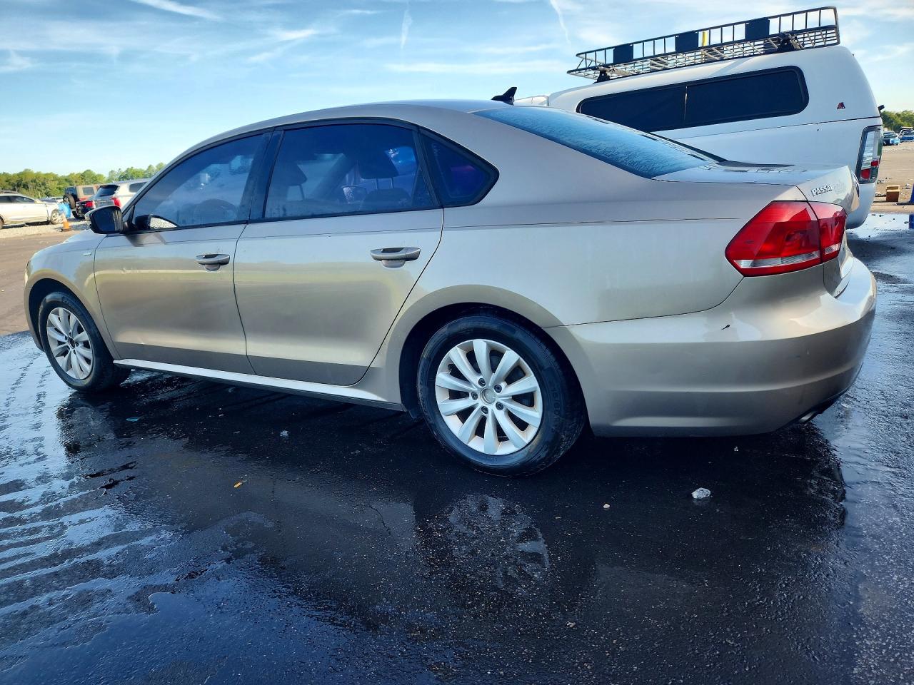 2015 VOLKSWAGEN PASSAT S — снимка 2