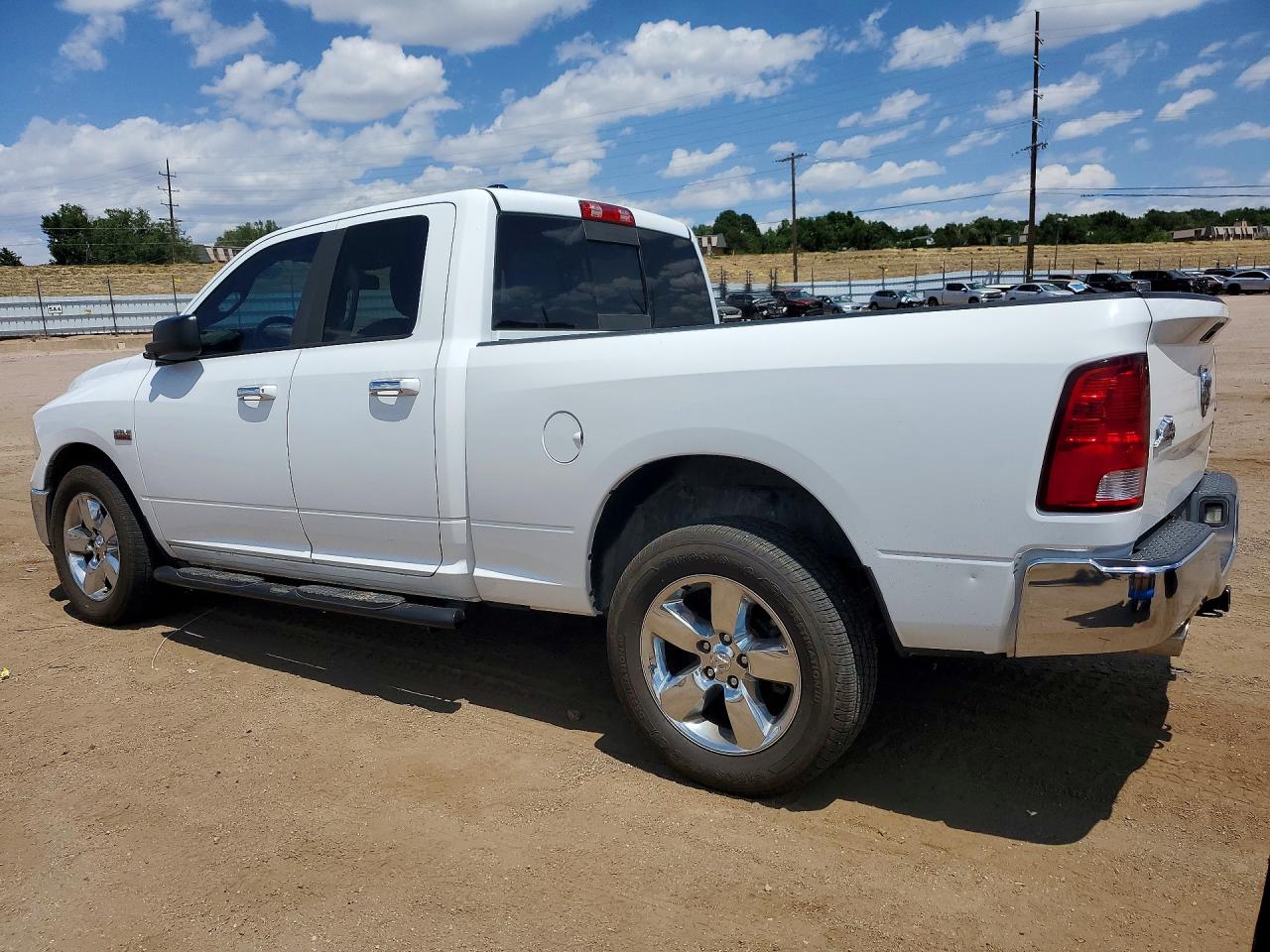 2015 RAM 1500 SLT — снимка 2