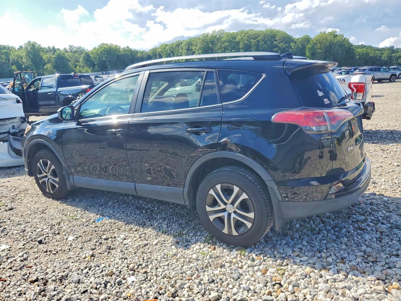 2017 TOYOTA RAV4 LE — снимка 2