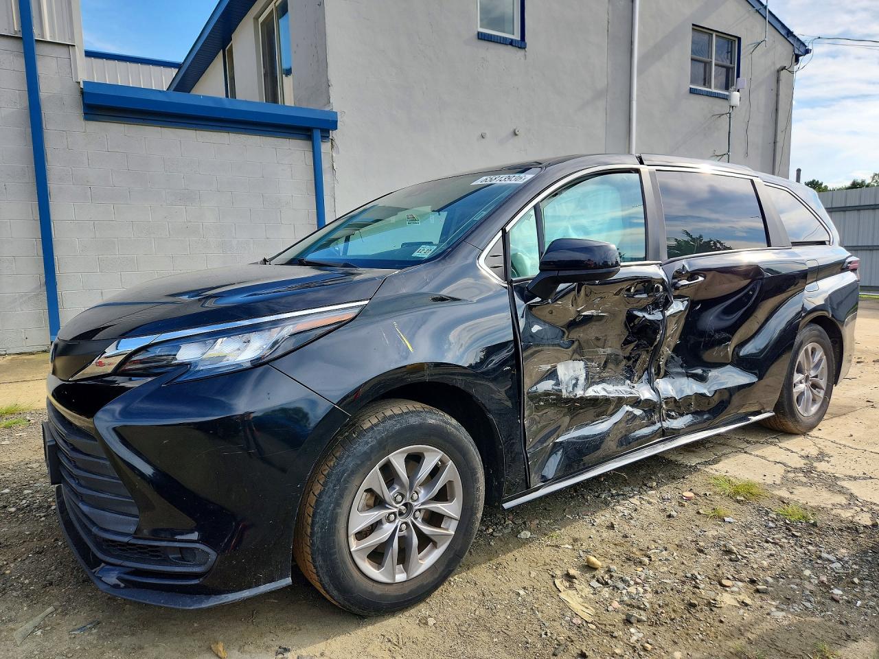 2022 TOYOTA SIENNA LE