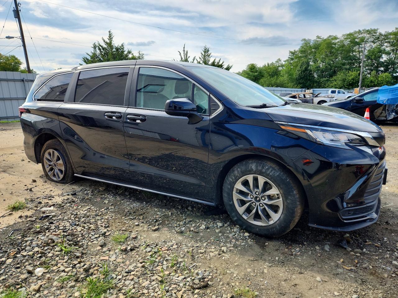 2022 TOYOTA SIENNA LE — снимка 4