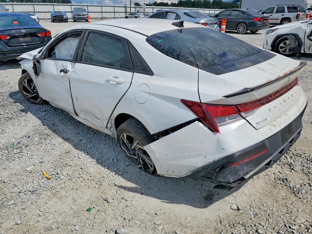 2025 HYUNDAI ELANTRA SEL SPORT — снимка 2