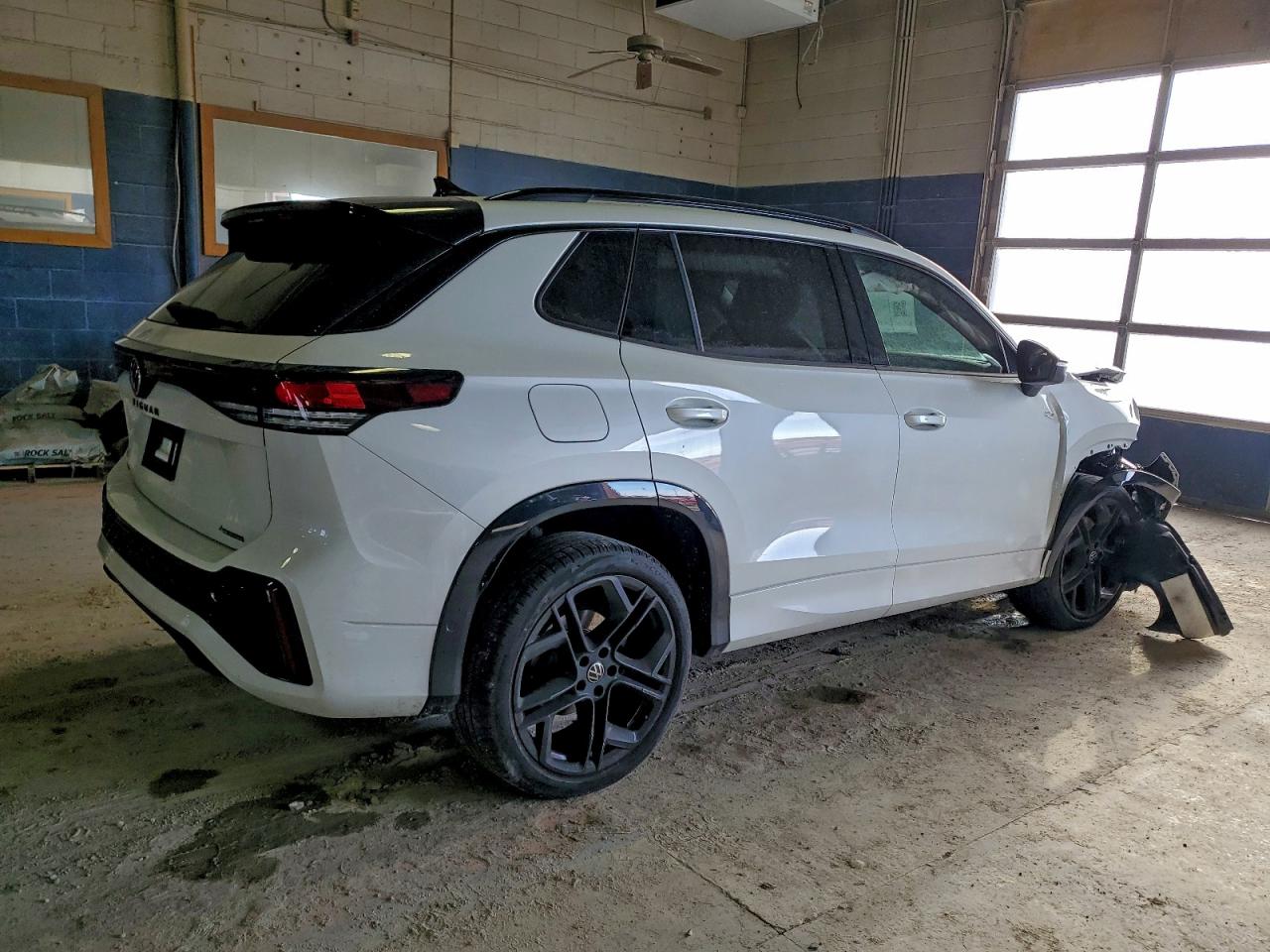 2025 VOLKSWAGEN TIGUAN SE R-LINE BLACK — снимка 3
