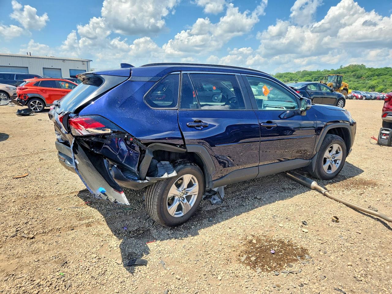 2025 TOYOTA RAV4 XLE — снимка 3