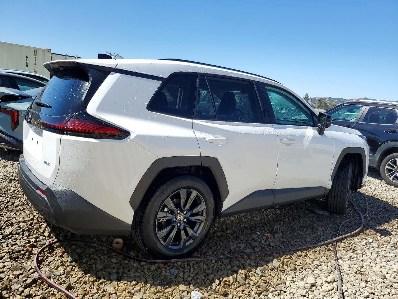 2026 TOYOTA RAV4 XLE PREMIUM — снимка 3