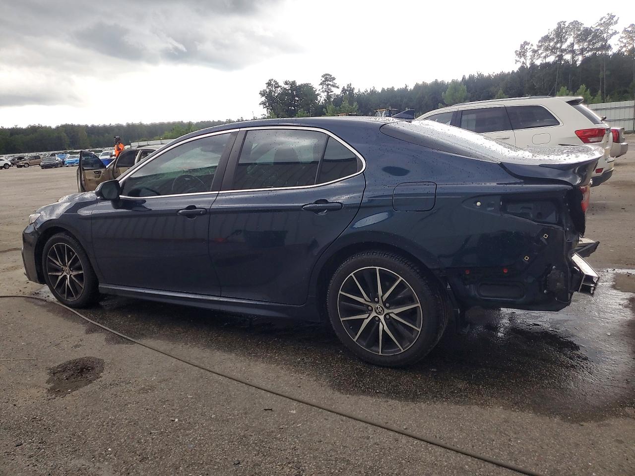 2021 TOYOTA CAMRY SE — снимка 2