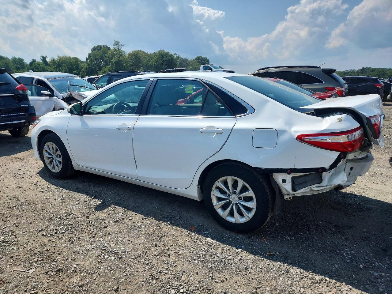 2016 TOYOTA CAMRY LE — снимка 2