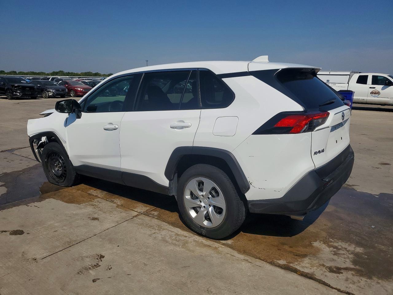 2025 TOYOTA RAV4 LE — снимка 2