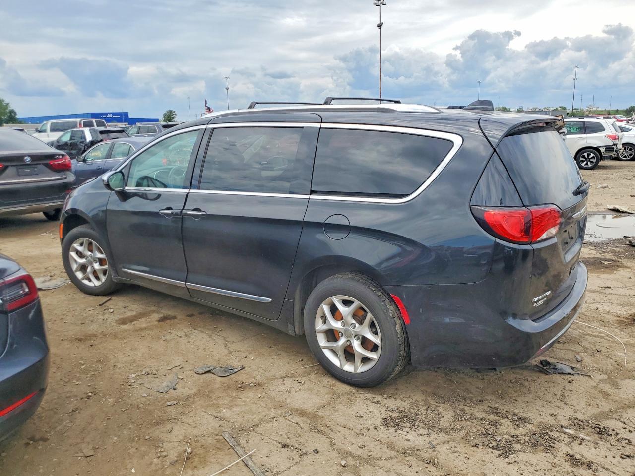 2020 CHRYSLER PACIFICA LIMITED — снимка 2