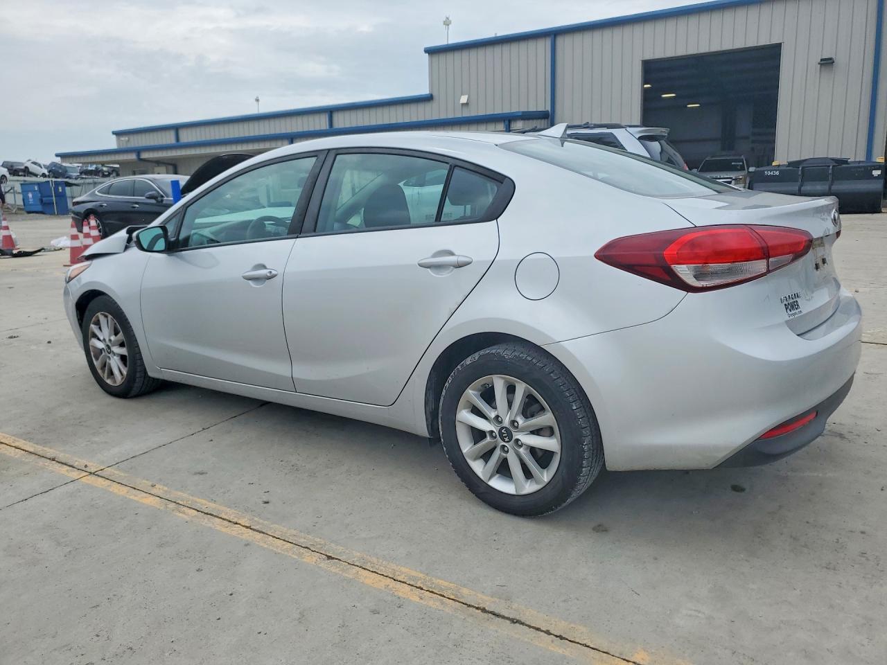 2017 KIA FORTE LX — снимка 2