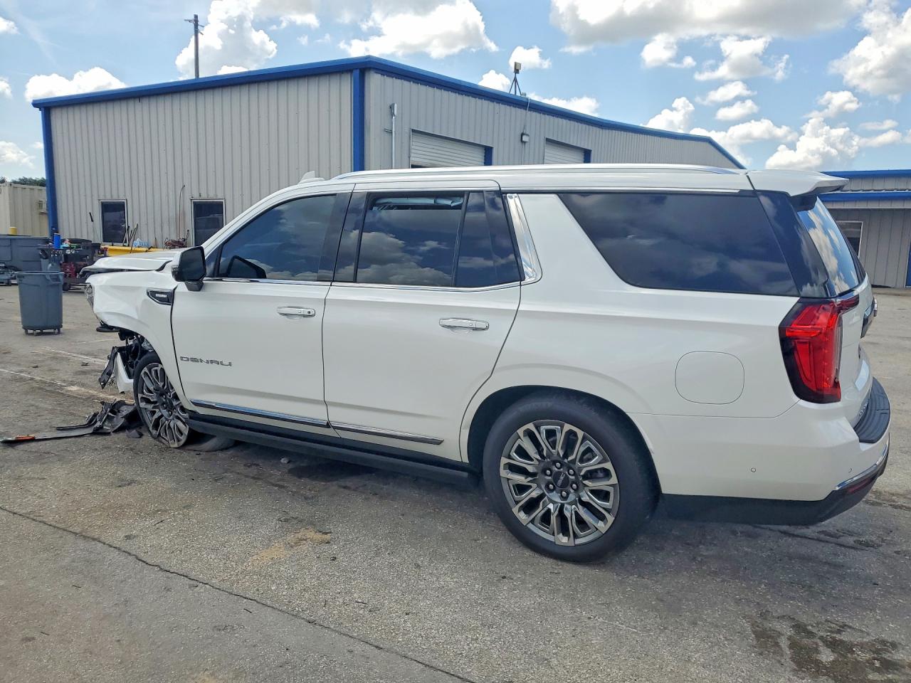 2024 GMC YUKON DENALI ULTIMATE — снимка 2