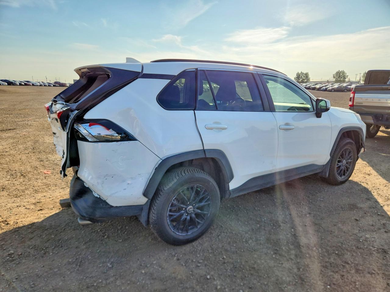 2021 TOYOTA RAV4 XLE — снимка 3