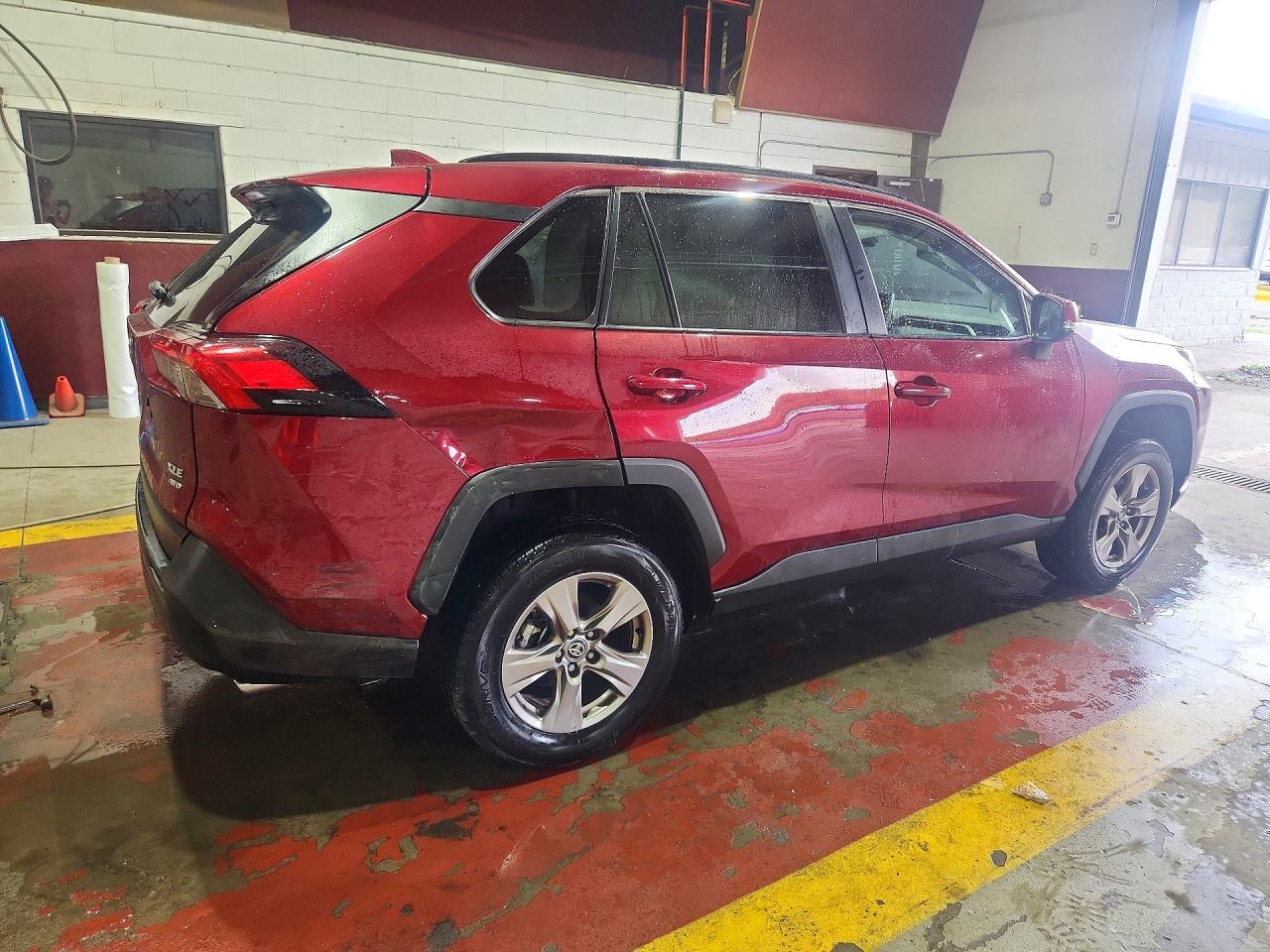 2025 TOYOTA RAV4 XLE — снимка 3