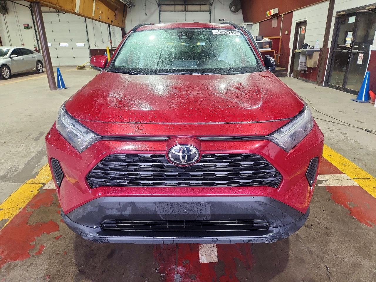 2025 TOYOTA RAV4 XLE — снимка 5