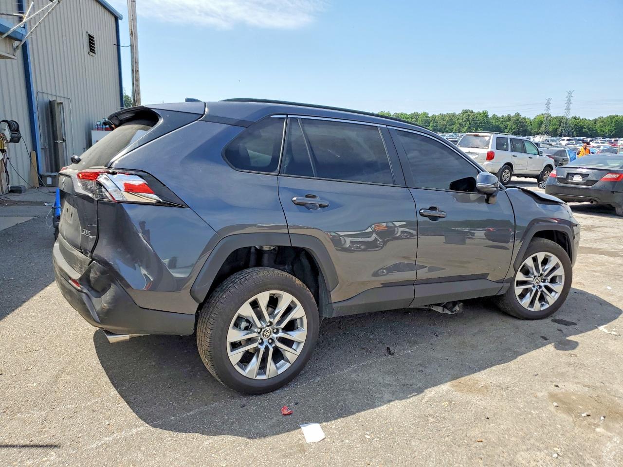 2025 TOYOTA RAV4 XLE PREMIUM — снимка 3
