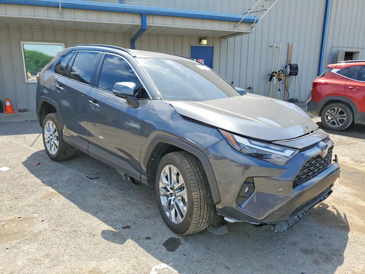 2025 TOYOTA RAV4 XLE PREMIUM — снимка 4