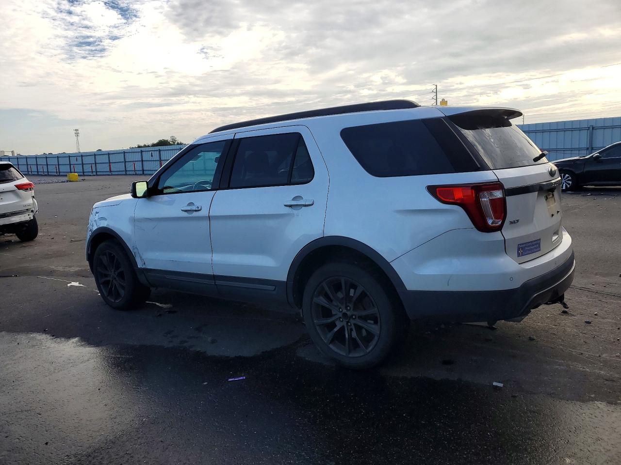 2017 FORD EXPLORER XLT — снимка 2