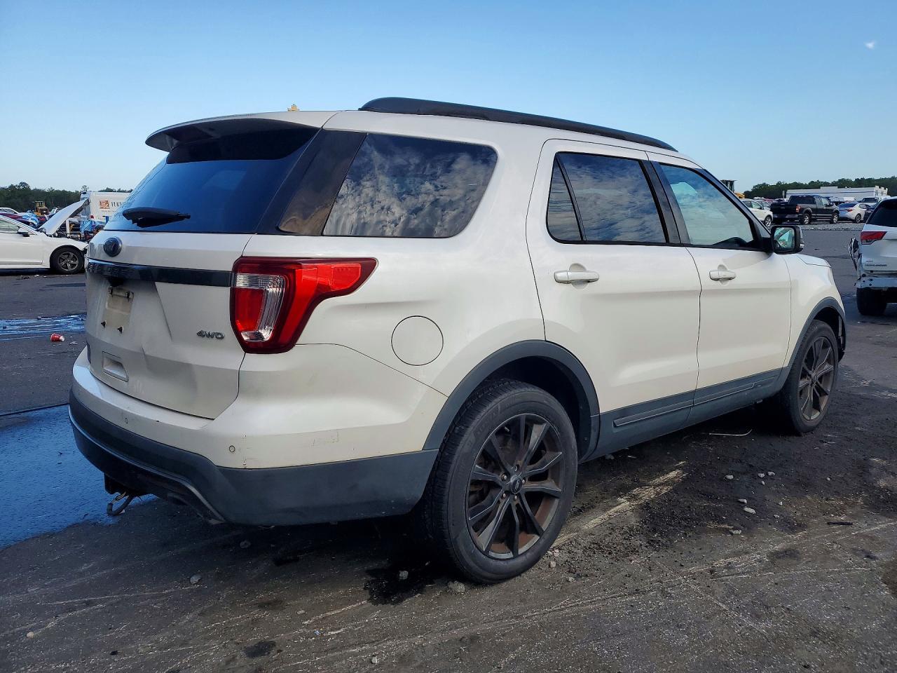 2017 FORD EXPLORER XLT — снимка 3