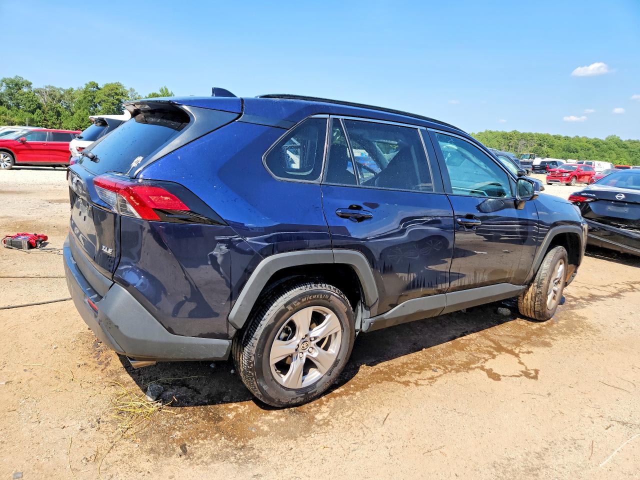 2025 TOYOTA RAV4 XLE — снимка 3