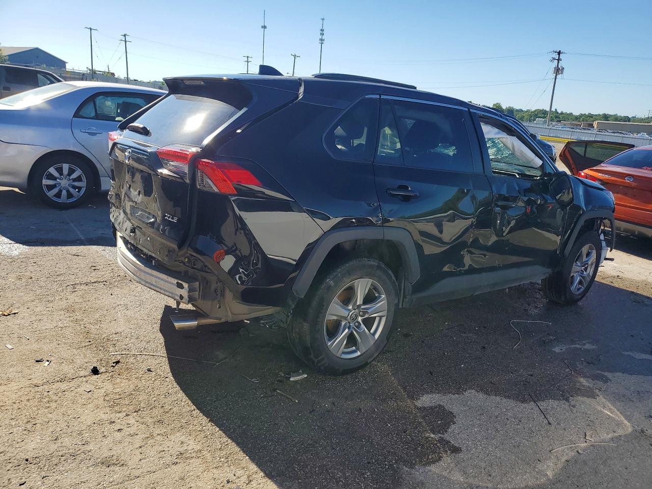 2023 TOYOTA RAV4 XLE — снимка 3