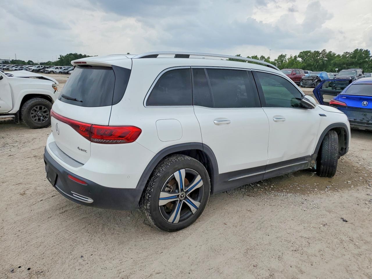 2023 MERCEDES-BENZ EQB 300 4MATIC — снимка 3