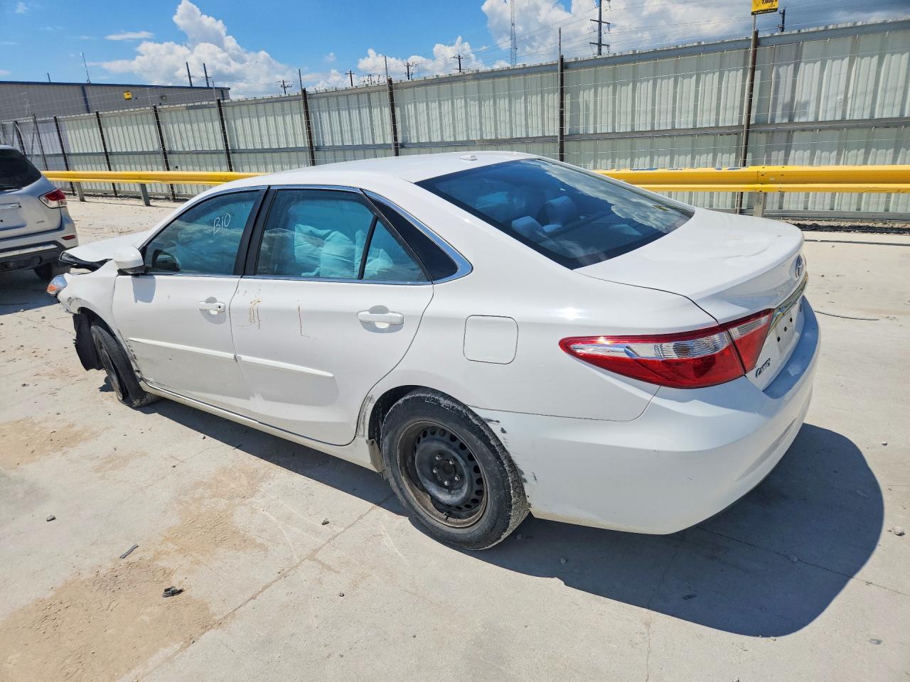 2017 TOYOTA CAMRY LE — снимка 2