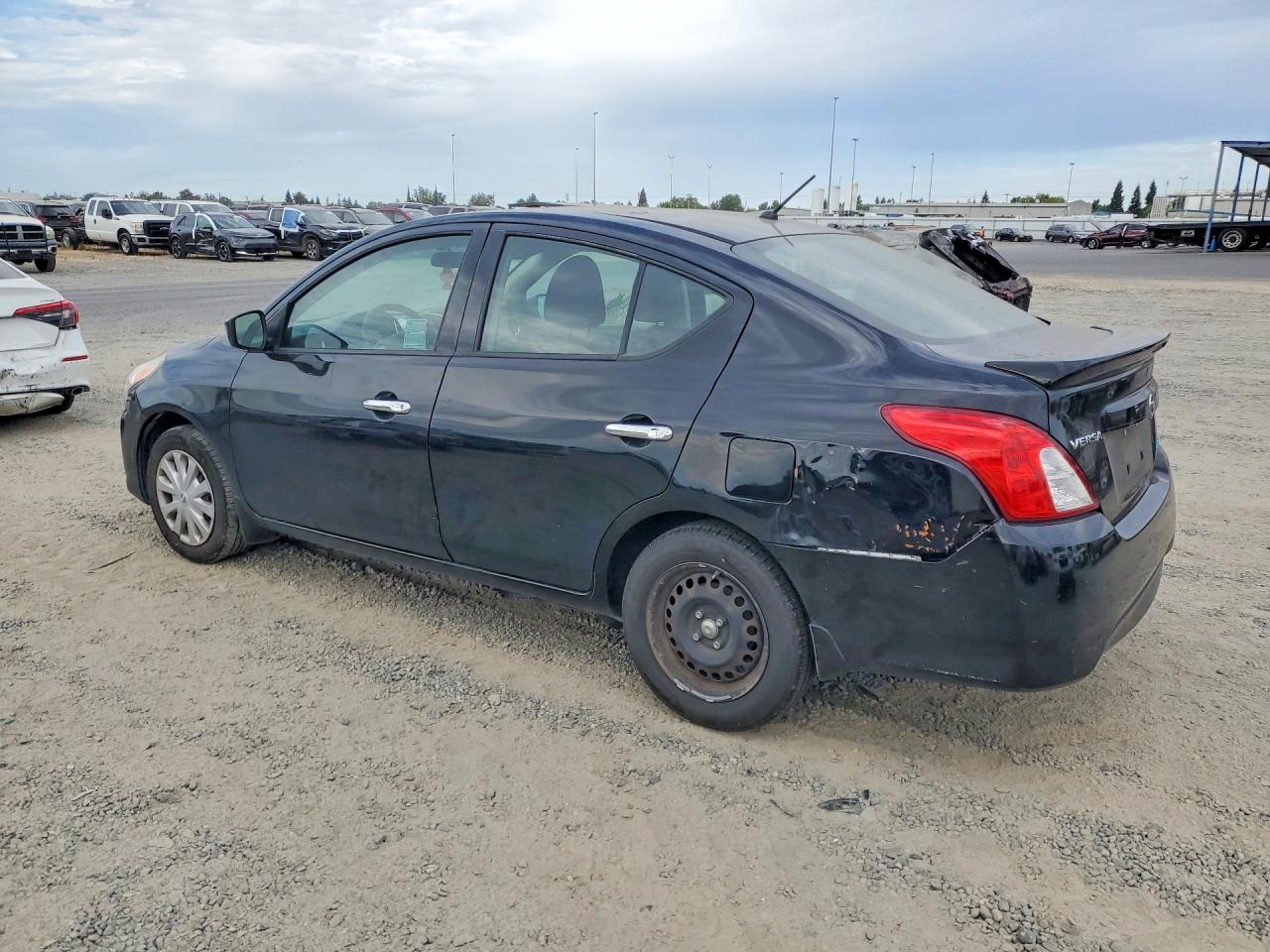 2016 NISSAN VERSA 1.6 SV — снимка 2