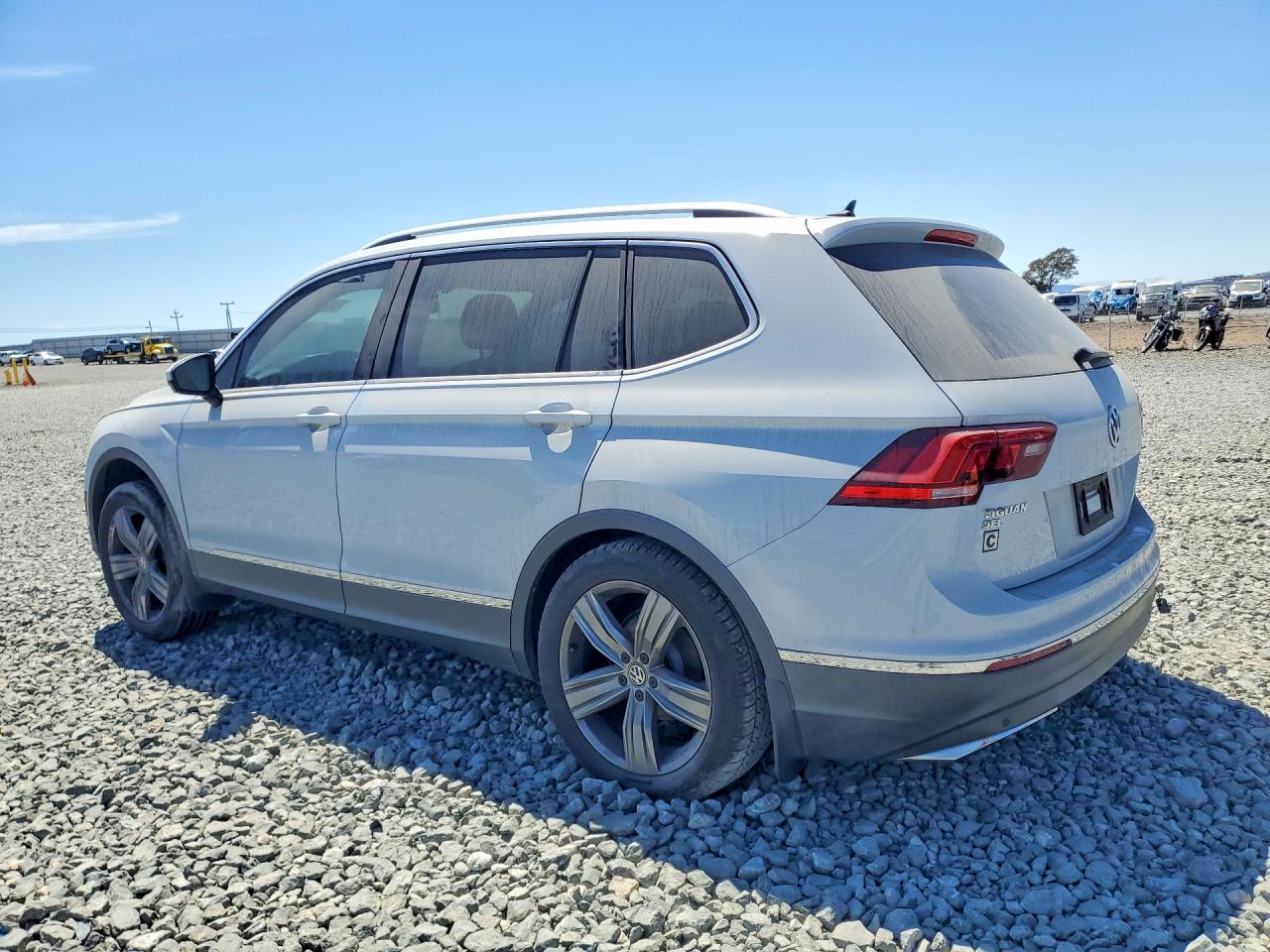 2018 VOLKSWAGEN TIGUAN SEL PREMIUM — снимка 2