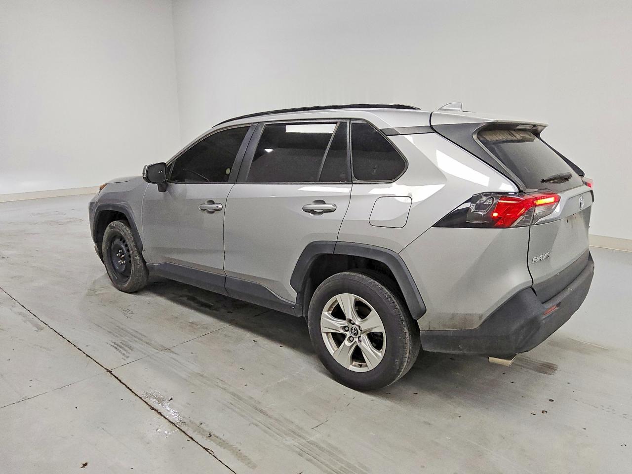 2019 TOYOTA RAV4 XLE — снимка 2