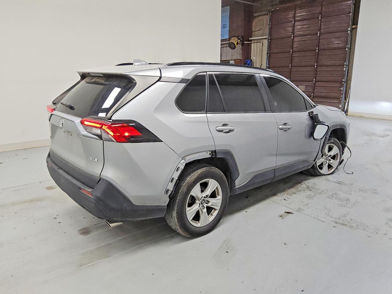 2019 TOYOTA RAV4 XLE — снимка 3