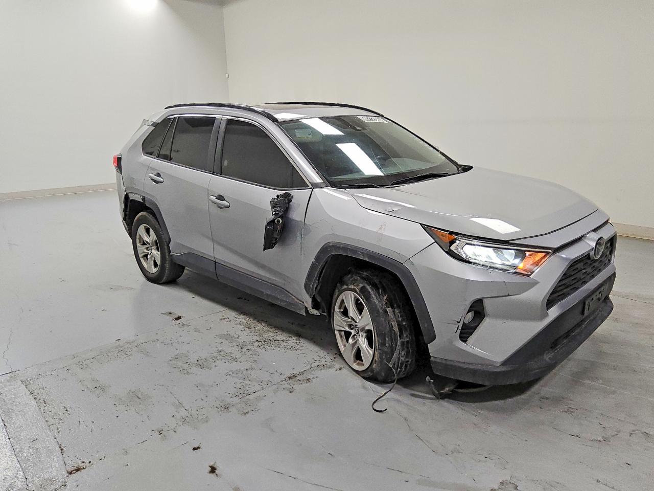 2019 TOYOTA RAV4 XLE — снимка 4
