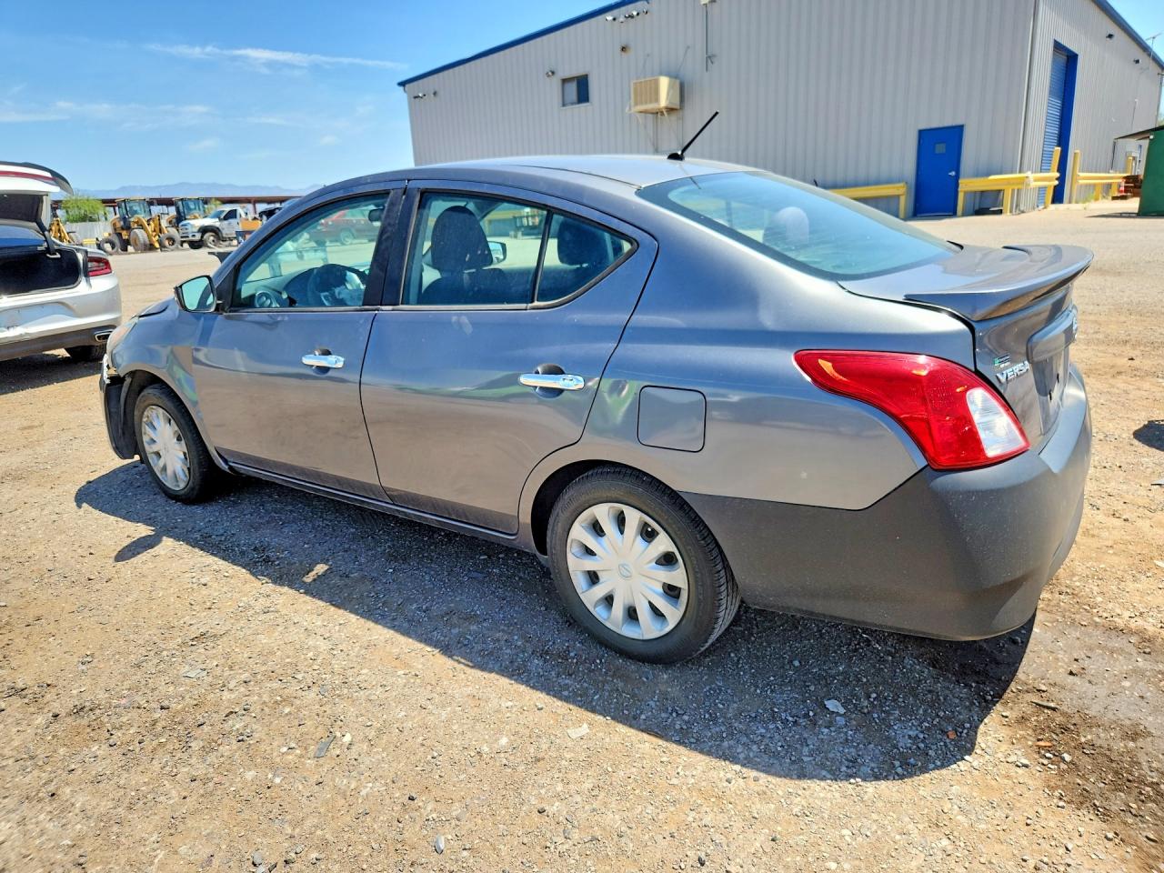 2016 NISSAN VERSA 1.6 SV — снимка 2