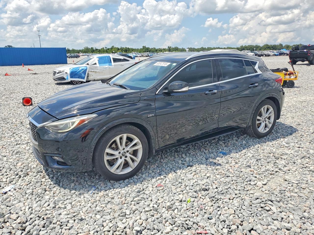 2018 INFINITI QX30 ESSENTIAL