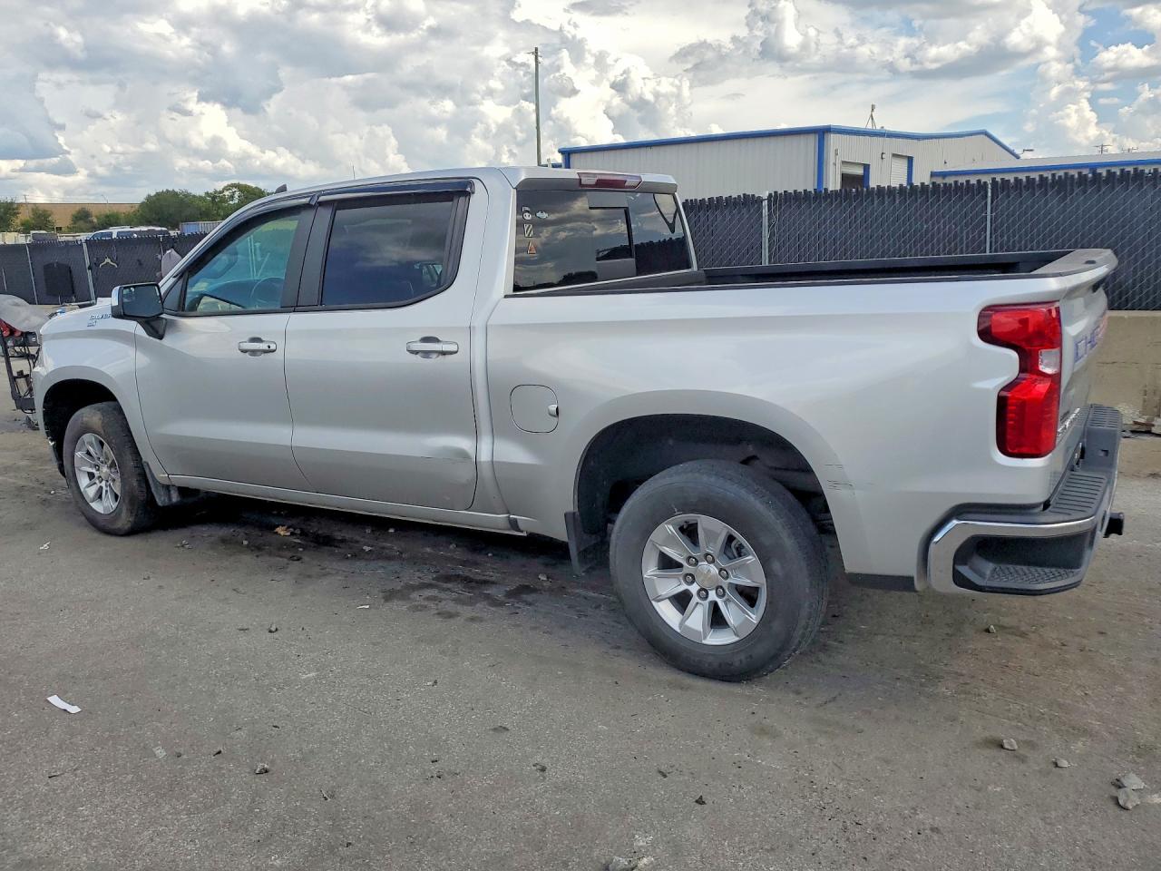 2020 CHEVROLET SILVERADO C1500 LT — photo 2